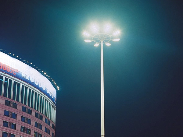 高桿燈的升降系統(tǒng)說(shuō)明